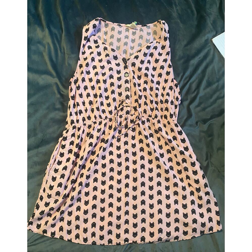 Pink dress with black cat
